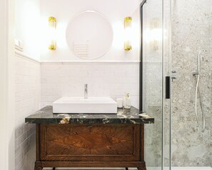 Deluxe Suite | Bathroom