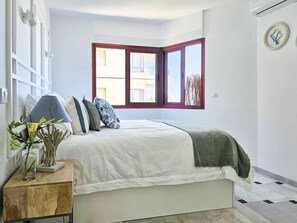2 bedrooms, iron/ironing board, free WiFi