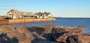 Miscellaneous - Valley Pearl Suite | 2 BDRM sleeps 6, full kitchen (Victoria)