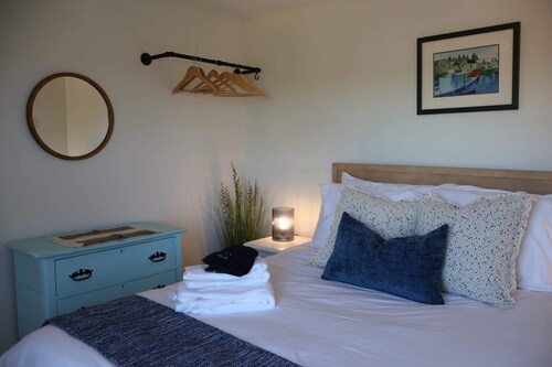 Valley Pearl Suite | 2 BDRM sleeps 6, full kitchen