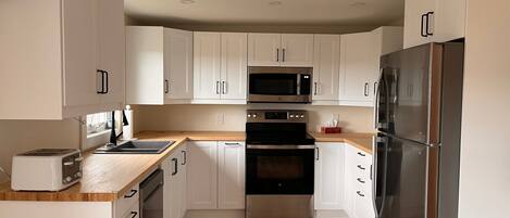 Fridge, stovetop, dishwasher, coffee/tea maker