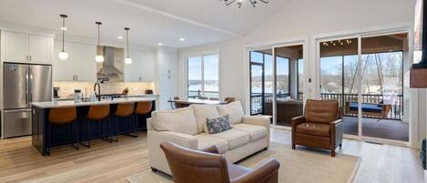 Smart-TV, Kamin, Videospiele, Tischfußball