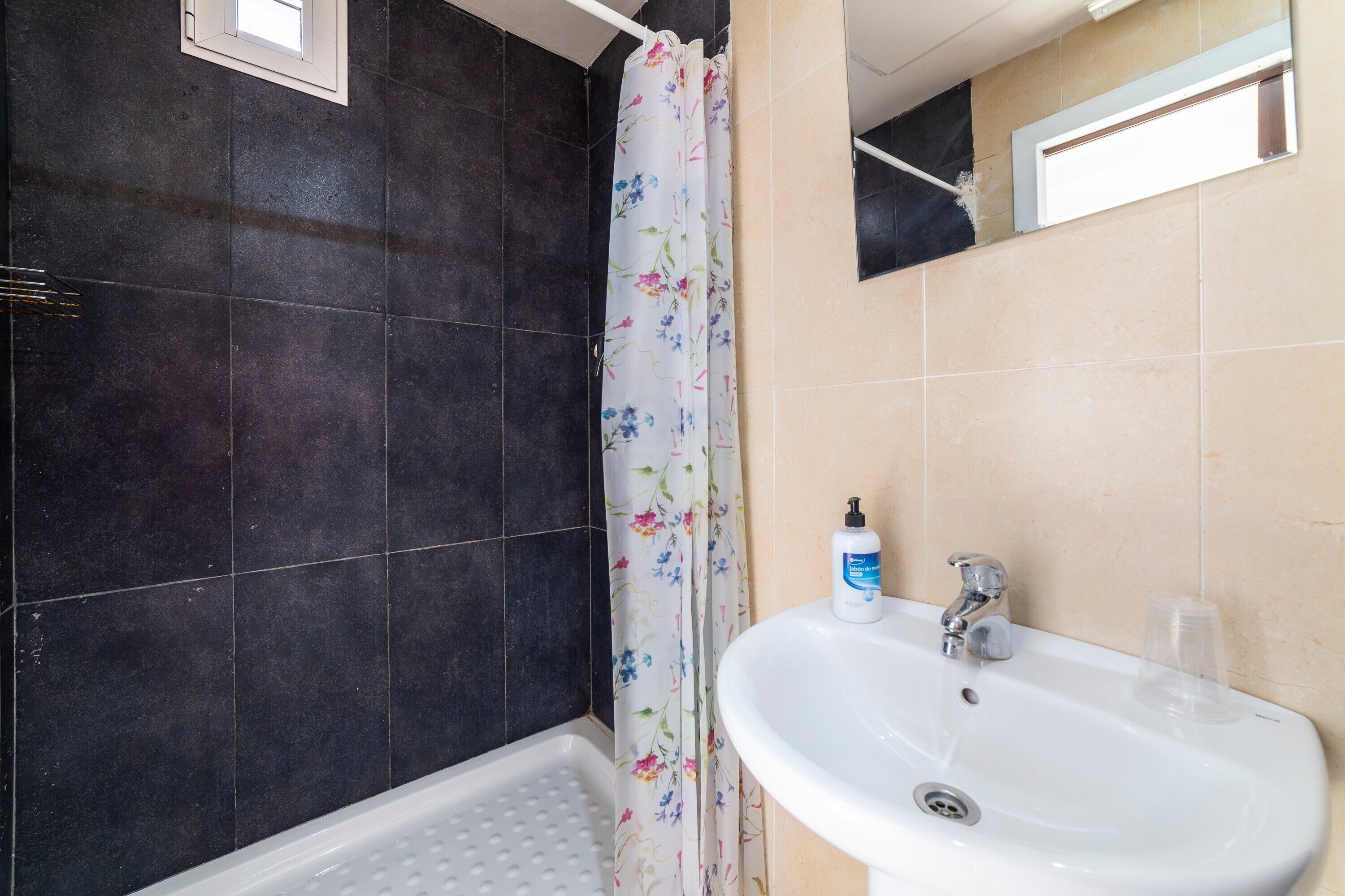 Een douche, handdoeken