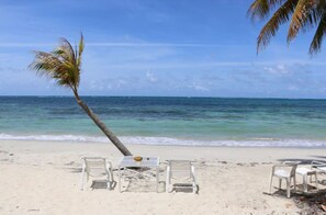 Una spiaggia nelle vicinanze