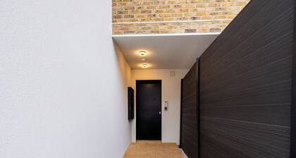 A 5-minute walk from Hendon Central Station! Cosy room in the heart of London