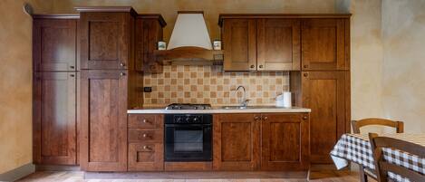 Kühlschrank, Ofen, Herdplatte, Geschirrspüler