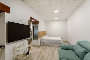 1 bedroom, iron/ironing board, free WiFi, bed sheets - Vacation Home 'Eva García Naranjo' with Wi-Fi (Las Palmas)