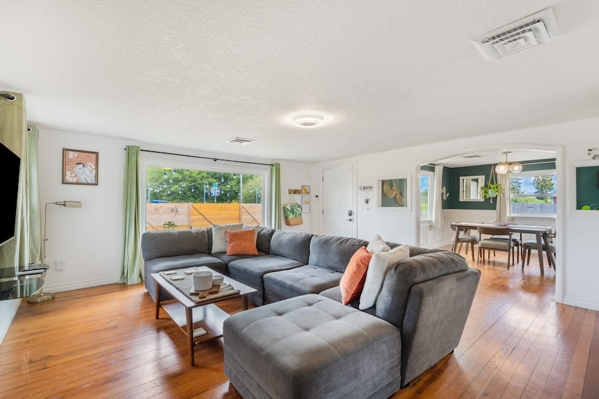 Charming 2br/1ba Retreat Near Astoria & Beach - Fort Stevens State Park, Hammond