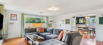 Charming 2BR/1BA Retreat Near Astoria & Beach