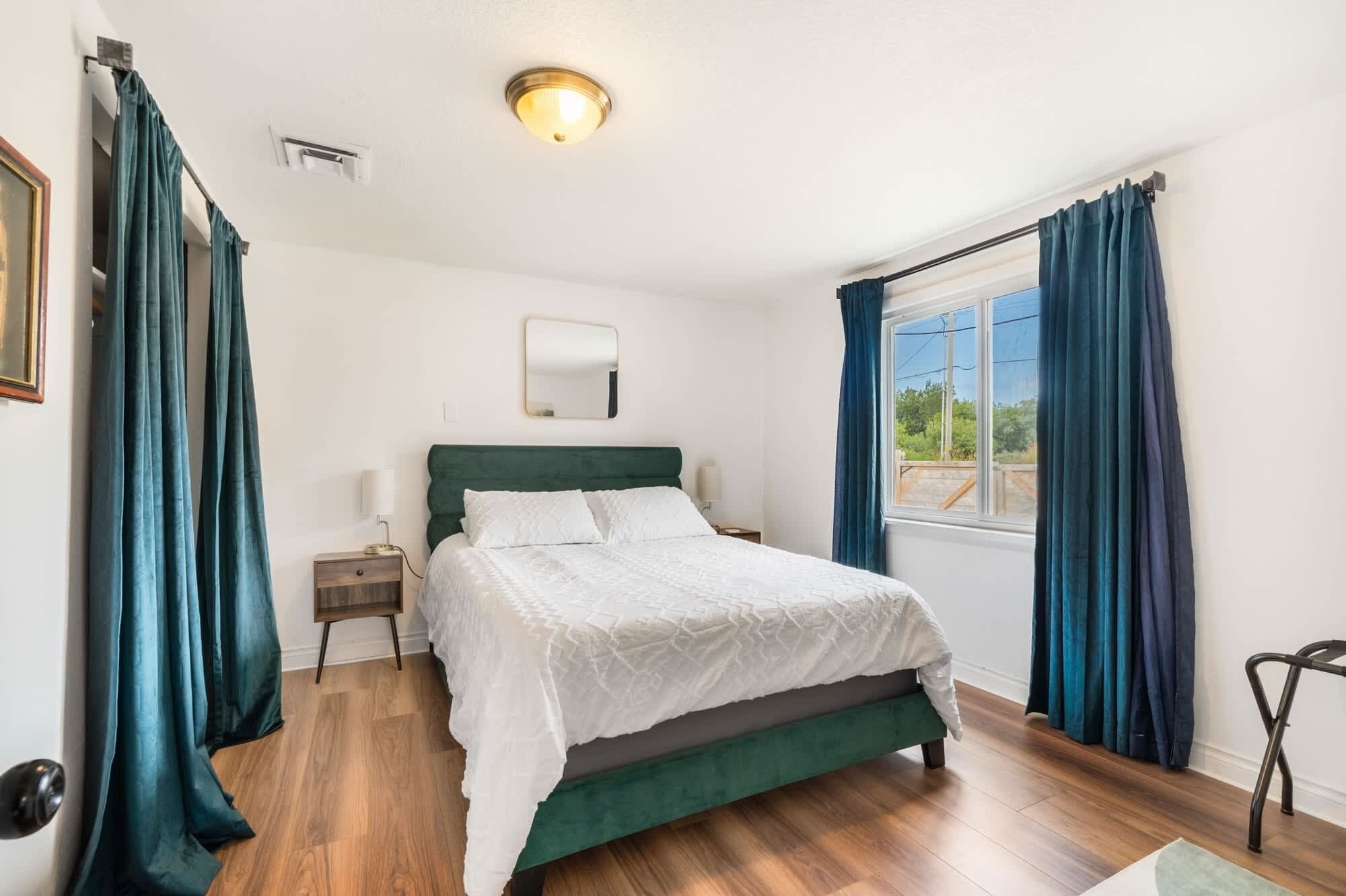 2 habitaciones, tabla de planchar con plancha, cuna de viaje y wifi 