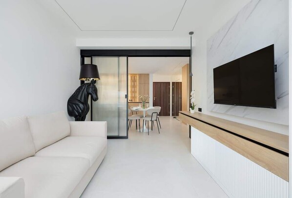 Téléviseur, bureau