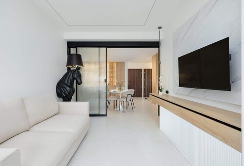 Sunny Apartment with Balcony | Close to the Beach | Parking