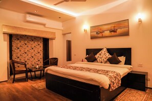 4 chambres, fer et planche à repasser, Wi-Fi, draps fournis