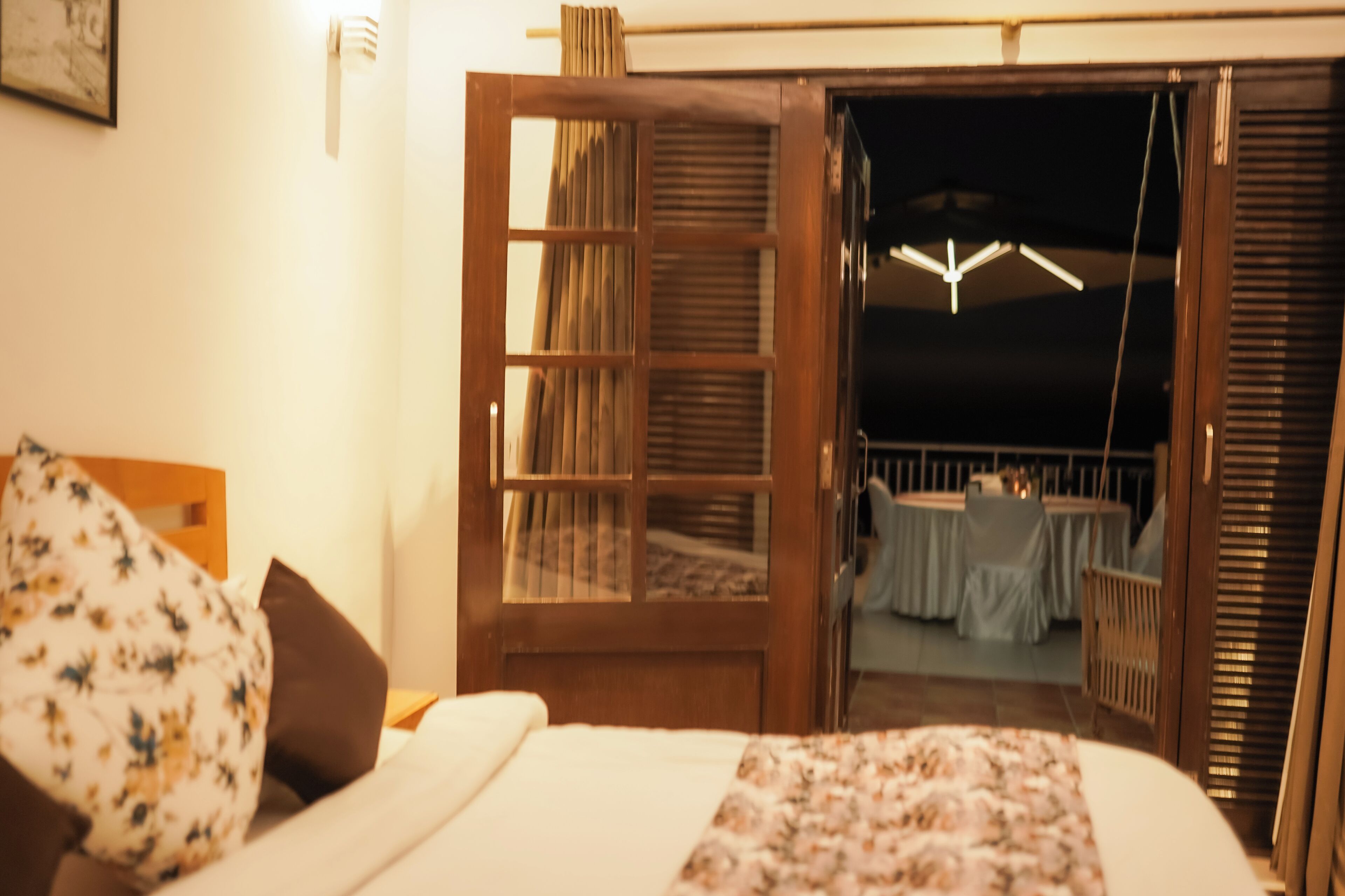 4 habitaciones, tabla de planchar con plancha, wifi y ropa de cama 