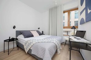 2 bedrooms, desk, iron/ironing board, WiFi - Spacious Apartment in Wola | Parking, 2 Bathrooms, Balcony (Warszawa)