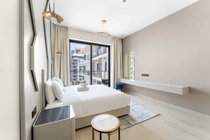 1 bedroom, desk, iron/ironing board, travel cot - Luxurious 1 Bedroom Retreat with pool gym and game (Dubai)