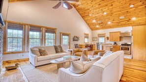 TV - 1250 River Cottage - Barefoot Resort Rentals (Longs)