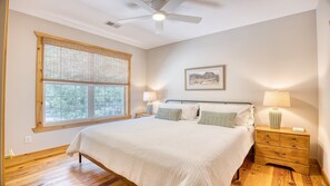 2 chambres, fer et planche à repasser, Wi-Fi, draps fournis