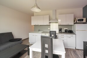 Interior - Apartment 'Le Clos Du Champ De L'Amour - Pons' with Private Pool, Wi-Fi & Air Conditioning (Saint-Simon-de-Bordes)