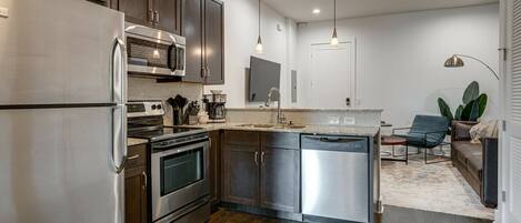 Frigorífic, microones, forn i placa de cuina