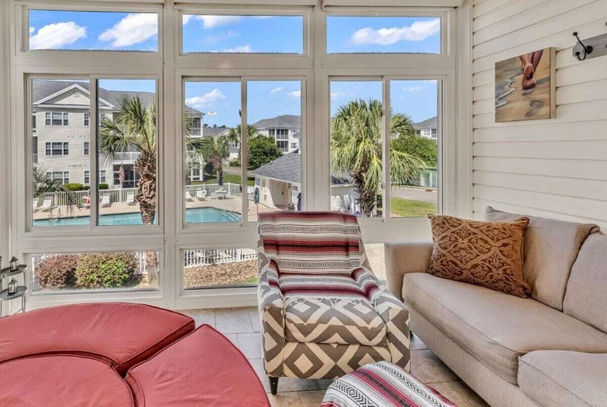 Televisión y oficina 