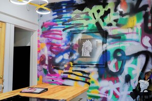 Lobby - Impressive three bedroom on historic Fenelon Place (Dubuque)