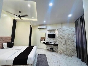 Deluxe Room | Free WiFi - Hotel R K Palace (Varanasi)