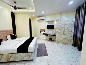 Deluxe Room | Free WiFi
