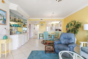 Living area - Ocean Oasis at Sunset Marina-2 bed 2 bath oceanfront condo w/boat slip rental (Key West)
