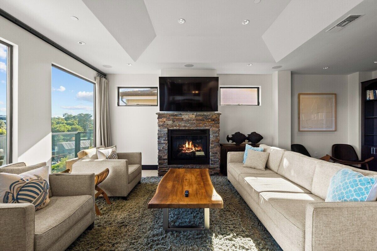 TV, fireplace, offices