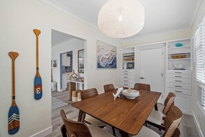 Dining - Carlsbad Blvd Villa S (Carlsbad)