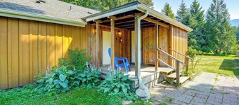Near Mystery Falls: Marblemount Cabin w/ Fireplace