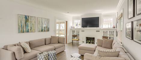 House (4 Bedrooms) | Front of property