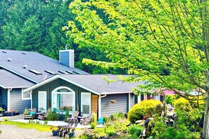 Interior - Bayfront PNW Lodge: Dock, Pickleball & Guest House (Bainbridge Island)