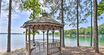 Marina Villa Condo at Lake Keowee w/ Fireplace