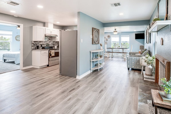 House (3 Bedrooms) | Interior