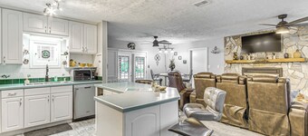 Fort Walton Beach Home w/ Pool: 5 Mi to Beach!