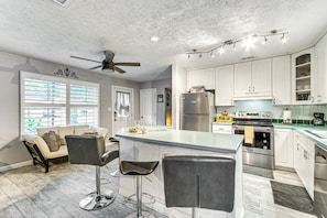 House (3 Bedrooms) | Interior - Fort Walton Beach Home w/ Pool: 5 Mi to Beach! (Fort Walton Beach)