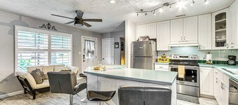 Fort Walton Beach Home w/ Pool: 5 Mi to Beach!