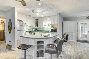 Interior - Fort Walton Beach Home w/ Pool: 5 Mi to Beach! (Fort Walton Beach)