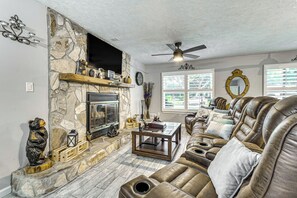 Interior - Fort Walton Beach Home w/ Pool: 5 Mi to Beach! (Fort Walton Beach)