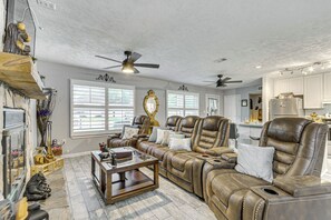 House (3 Bedrooms) | Interior