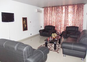 Family Oda, Balkon, Şehir Manzaralı | Masa, dizüstü bilgisayar çalışma alanı, ücretsiz kablosuz İnternet 