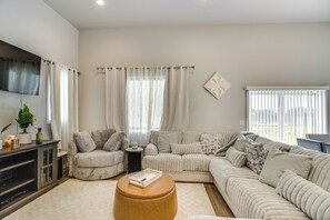 House (3 Bedrooms) | Front of property