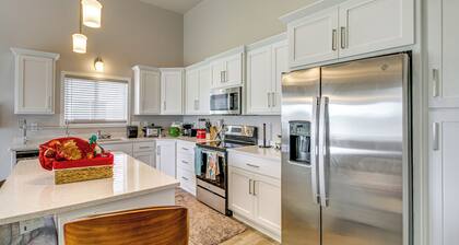 13 Mi to Dtwn Fargo: North Dakota Family Home!