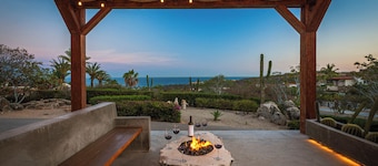 4BR Luxury Villa and Beach Club Access