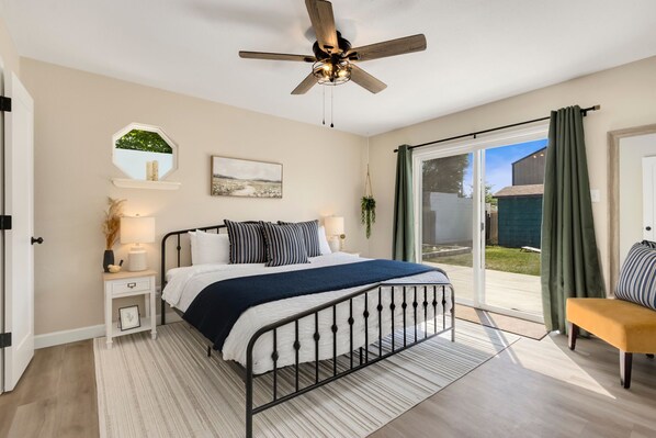 4 bedrooms, desk, iron/ironing board, travel crib