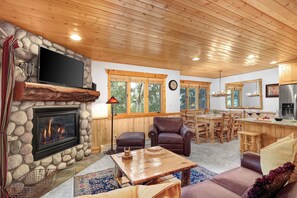 Télévision, cheminée