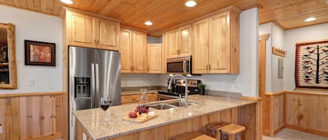 Fridge, microwave, stovetop, dishwasher