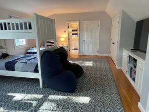 4 bedrooms, desk, iron/ironing board, free WiFi - Spacious Getaway Sleeps 11: Walk to Private Beach & Harwich Port Center! (Harwich)
